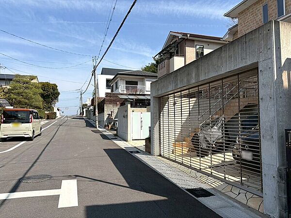前面道路幅員約7ｍございますので、スムーズに駐車可能です♪
