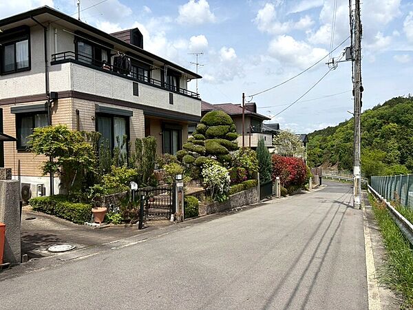 前面道路幅員約6ｍございますので、スムーズに駐車可能です♪