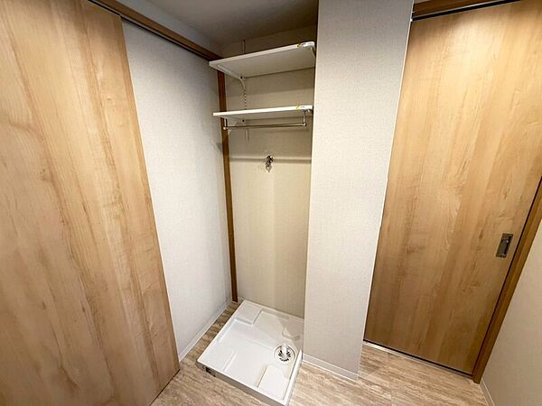 洗面室には室内洗濯機置き場（洗濯パン）あり♪Ｒ8年7月床・クロス張替え済み！