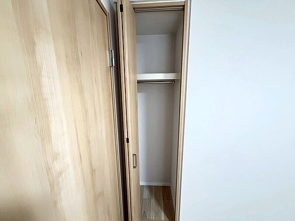 約5帖の洋室のクローゼット！お荷物スッキリ片付きます♪