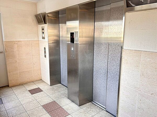 エレベーター2基ございます♪