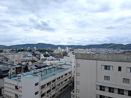 8階部分の西南角住戸につき、陽当たり・眺望・通風良好です♪