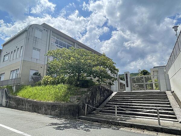 長岡京市立長法寺小学校まで約350ｍ