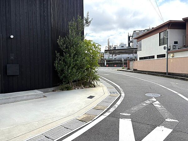 ＪＲ奈良線「宇治」駅より徒歩2分・京阪宇治線「宇治」駅より徒歩10分！2線利用可能で、通勤・通学便利な立地です♪