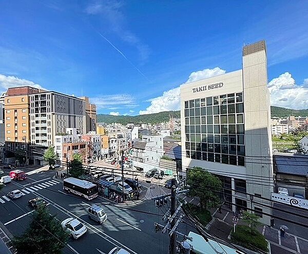 リビング側から河原町通・京都市街・京都五山の眺望を楽しめます♪