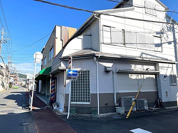 徒歩10分圏内にスーパー・コンビニ・銀行等があり、生活環境も充実しております♪