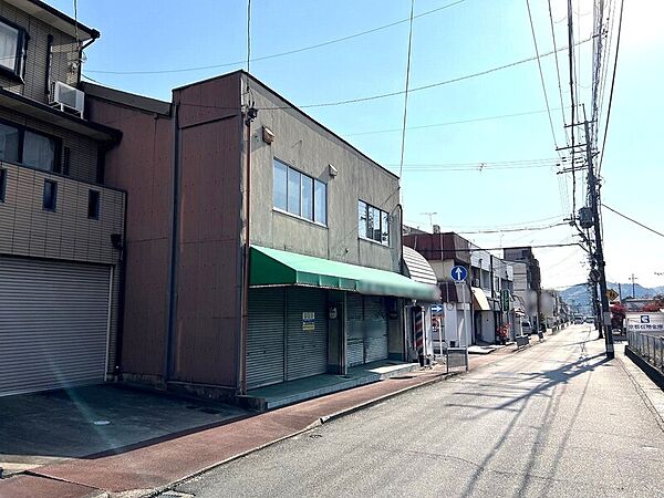 京阪バス「花山稲荷」バス停より徒歩4分！