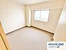洋室：ご家族揃ってお休みいただける、広々としたお部屋です。