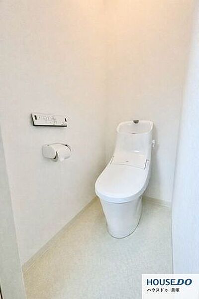 トイレには手洗い場もついております。※写真はCG加工により家具などを削除しています。
