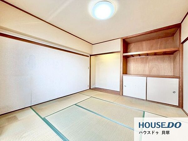 リビング横には畳スペース付きのお部屋！お子様の遊び場やお昼寝、来客時にも活躍します♪