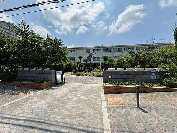 貝塚市立第一中学校 1700m