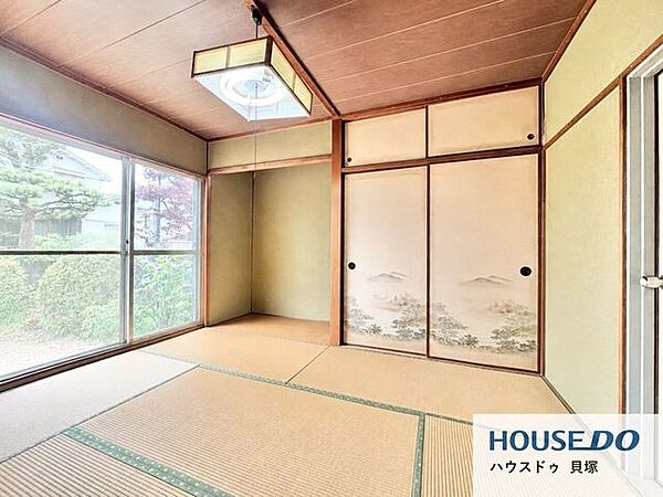 和室にも大きな窓があり、お庭を眺めながら家族団らんでくつろげます！