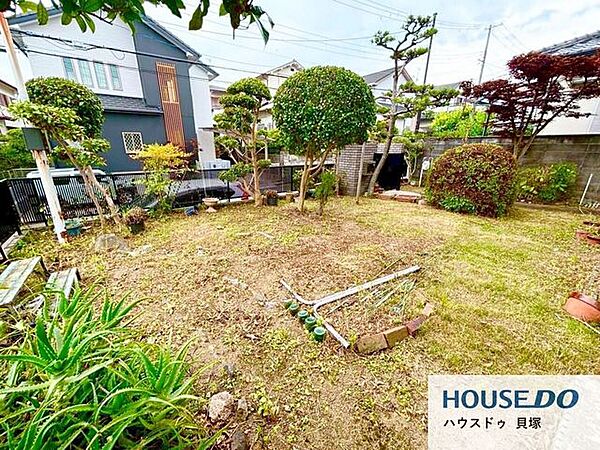 住宅に広々したお庭付き。週末にはお子様と遊んだり、BBQやガーデニングを楽しんでいただける広々空間です♪小さなお子様やペットがいても安心してお過ごしいただくことができます！