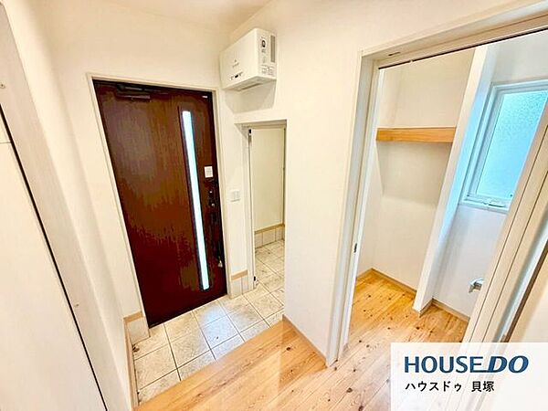 木目の温かみを感じる廊下空間。収納や建具との統一感も魅力です。