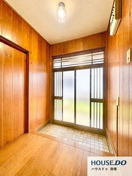 木の温もりを感じられる、明るくゆとりのある玄関です。