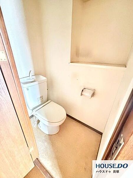 お掃除しやすい素材と機能にこだわった、シャープなフォルムのトイレはいつまでもキレイが続きます。