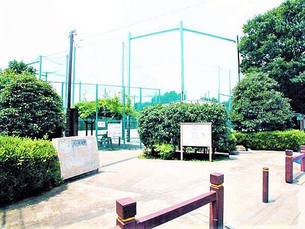 ◇お子様と一緒にのびのびと遊べる公園が多く点在しています。