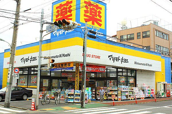 ◇ちょっと風邪を引いたかな、という時に近くに薬局があると便利ですよね。お子様の緊急時にも安心ですね。