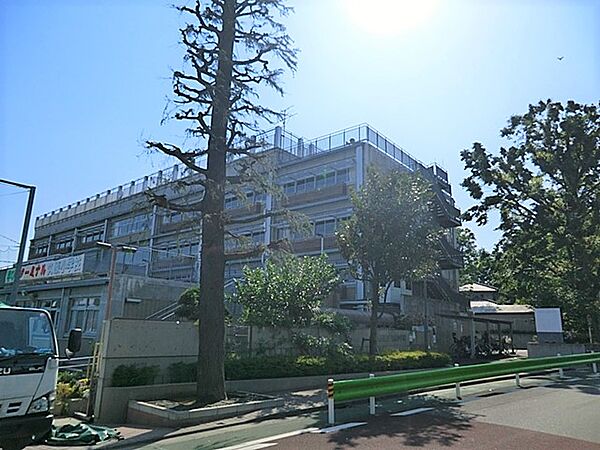 通学路は穏やかな住宅街の中の道なので、お子さんの通学も安心