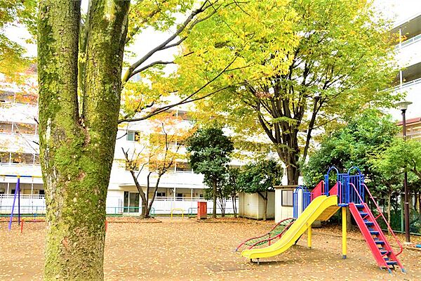 お子様とのお散歩やペットとのふれあいなど、日常の中で閑静な自然のゆとりを感じていただくことができます。