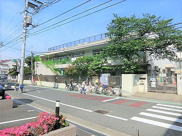 閑静で穏やかな住環境は、子育て世帯も安心の立地です。