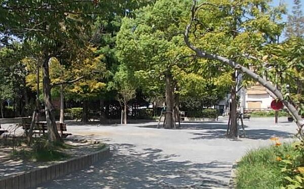 お子様とのお散歩やペットとのふれあいなど、日常の中で閑静な自然のゆとりを感じていただくことができます。