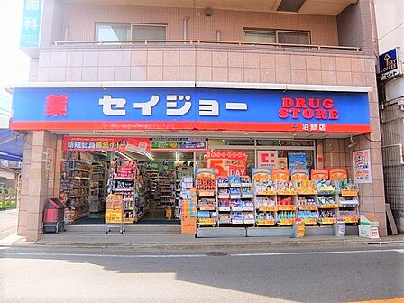 ちょっと風邪を引いたかな、という時に近くに薬局があると便利ですよね。お子様の緊急時にも安心ですね。