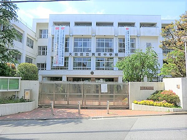 通学路は穏やかな住宅街の中の道なので、お子さんの通学も安心。