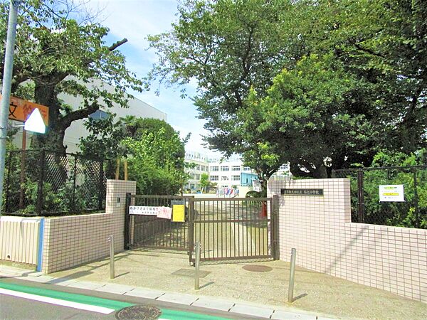 ◇通学路は穏やかな住宅街の中の道なので、お子さんの通学も安心。