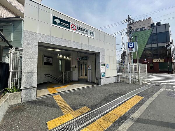 都心部へのアクセスも強く、交通利便性が高い路線です。充実した環境でありながら、少し歩くと低層住宅が多く落ち着いた街並みが広がります。