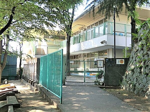 閑静で穏やかな住環境は、子育て世帯も安心の立地です。