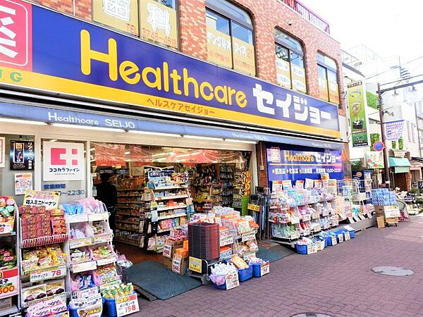 ◇多彩なニーズに応えるスーパーなどの買い物施設が充実。