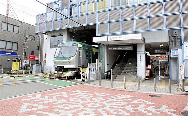 駅前は商業施設も豊富で、おしゃれな雰囲気が漂います。各ニーズに対応可能な環境になっております。