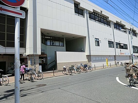 新柴又駅は、東...
