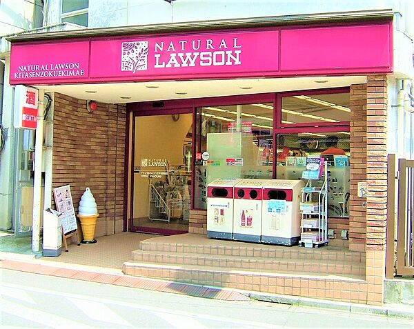 近くにコンビニがあり、ちょっとしたお買い物がしたい時に便利です。