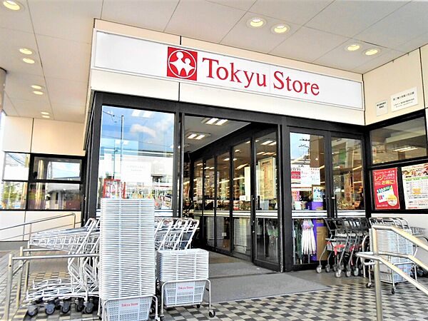 9：00～23：00まで営業のスーパー『東急ストア洗足店』遅くまで空いているので、お仕事帰りの買い物にも便利です。