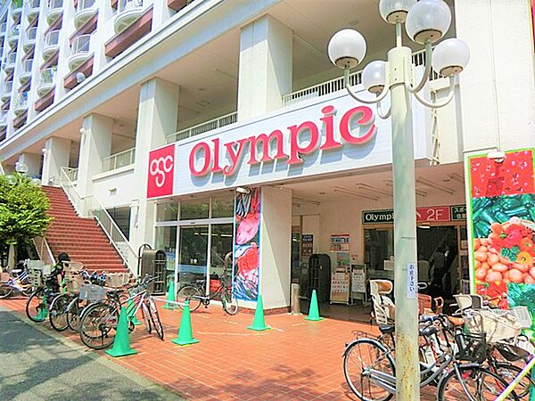 ◇多彩なニーズに応えるスーパーなどの買い物施設が充実。