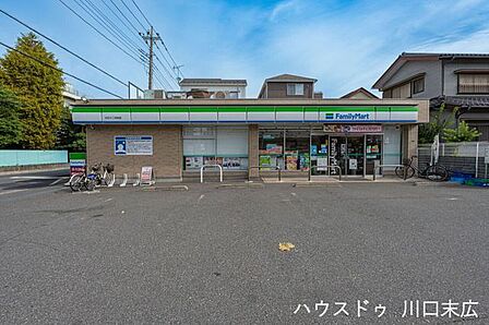 ファミリーマート 川口十二月田店24時間営業。川口十二月田エリアにあり、ちょっとした買い物に便利。日用品から飲み物、お菓子まで気軽に立ち寄れる頼れるコンビニです。 580m