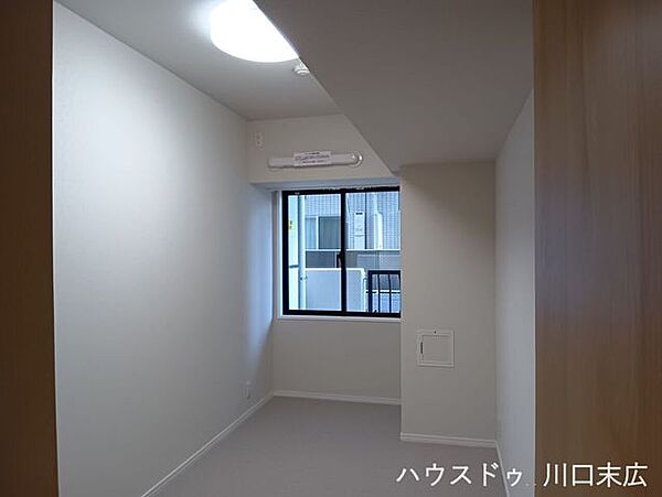 独立性を高めた静かな住環境を叶える居室です。書斎やワークスペース、趣味の部屋など、集中したい作業にも適したフレキシブルな使い方が可能です。