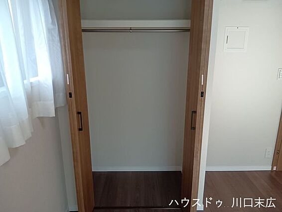 衣類をシワなく...