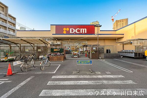 ＤＣＭ川口一丁目店営業時間10:00-20:00。日用品から園芸、DIY用品まで揃うホームセンター。生活を豊かにする品揃えが魅力です。身近にあると便利な、暮らしを支える頼もしい拠点です。 370m