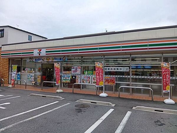 セブン-イレブン 川口並木元町店【川口並木元町店】お買い物やお散歩のついでに立ち寄りやすいセブン-イレブンです！淹れたてのセブンカフェや種類豊富なお弁当をご用意。地域の皆様の生活を、明るい笑顔と便…
