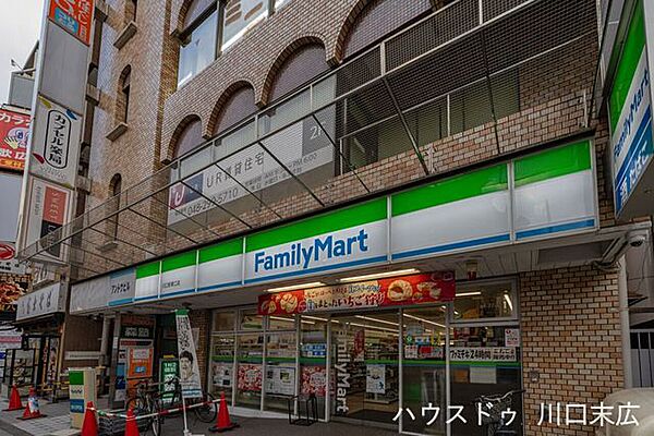 ファミリーマート 川口駅東口店24時間営業。駅周辺に位置し、深夜や早朝でも安心して買い物ができます。お弁当や日用品が豊富に揃い、ATMなどのサービスも充実していて、忙しい毎日に役立ちます。 950m