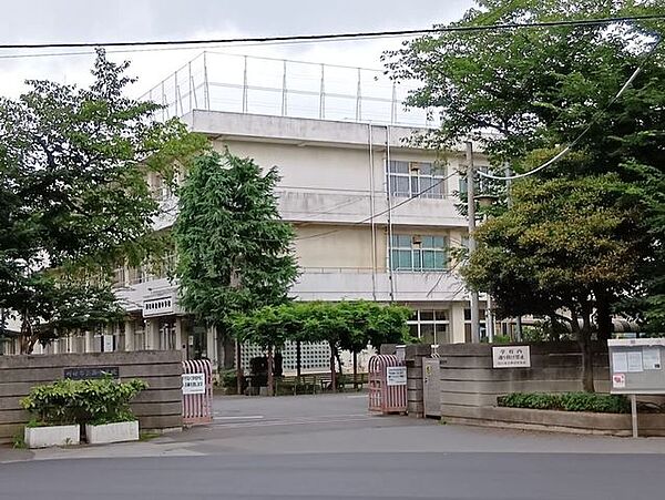 川口市立西中学校緑豊かな木々に囲まれた、落ち着いた雰囲気の中学校です♪お子様の成長を温かく見守れる住環境が魅力です☆ 1360m