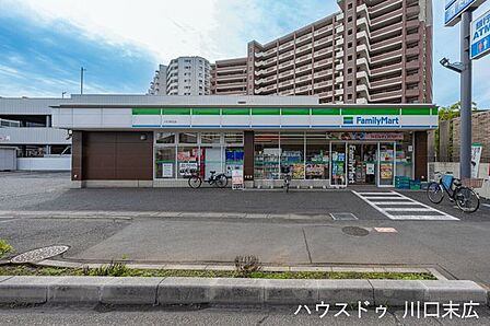 ファミリーマート 川口末広店 24時間営業。日用品や飲み物、お惣菜など手軽に手に入り、通勤・通学の途中や夜遅くの買い物に便利な地域密着のコンビニです。 870m
