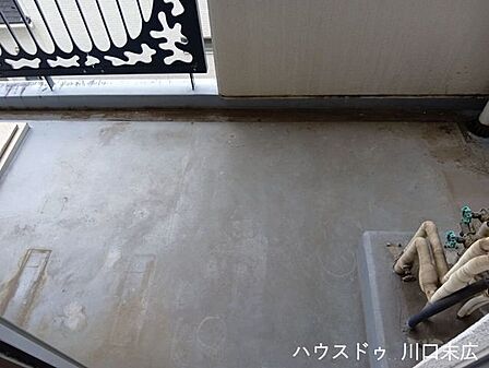 設備の設置スペースを備えたバルコニー。新鮮な空気を楽しむリフレッシュ空間として、日々の暮らしにちょっとしたゆとりをもたらします。