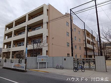 川口市立青木中央小学校閑静な住宅街に位置しており、地域の目も行き届きやすいため治安が良く安心です。落ち着いた環境で、お子様が勉強や部活動にのびのびと打ち込める子育て世帯に嬉しい立地です。 470m