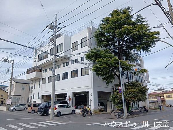 ふくの湯深夜24時まで営業しており、お仕事帰りにも最適です。露天風呂や薬湯など種類豊富な湯船に加え、サウナ専用の休憩室も完備。50台分の無料駐車場があるのも嬉しいポイントです。 980m
