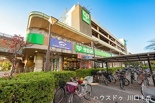 サミットストア 川口エルザタワー店営業時間9:00-23:00。エルザタワー内の便利なスーパー。鮮度の良い食材が揃い、夜遅くまでの営業は仕事帰りにも重宝します。日々の暮らしを支える頼もしい拠点です…