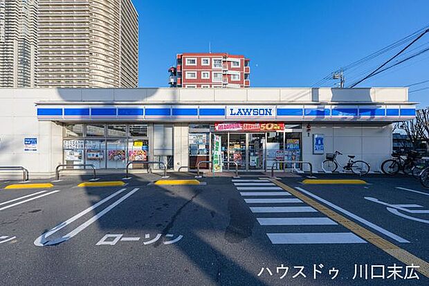 ローソン 川口元郷二丁目店 24時間営業。淹れたてコーヒーやATM等、便利なサービスが揃い毎日を支えます。夜間も明るい店舗が身近にある安心感は魅力。高い利便性が日々の暮らしを彩る、頼もしい拠点です…